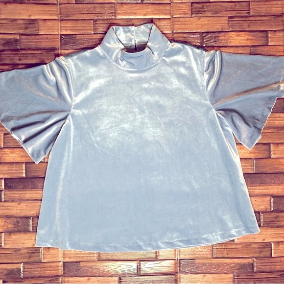 ISLA Short Bell Sleeve Blouse - Picture 2 of 12